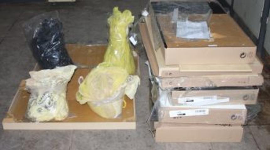 L&ouml;semili &ccedil;ocuğu ile İran'dan geldi, aracından eroin &ccedil;ıktı