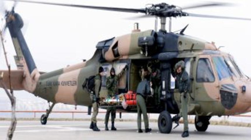 Yolu kapalı olan mezradaki hastanın imdadına askeri helikopter yetişti