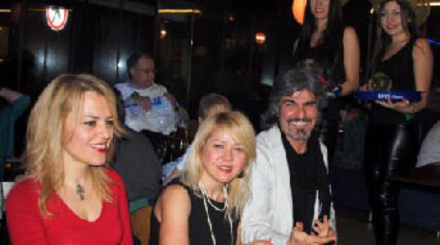 Sevgililer G&uuml;n&uuml;'nde Yalnızlar Partisi