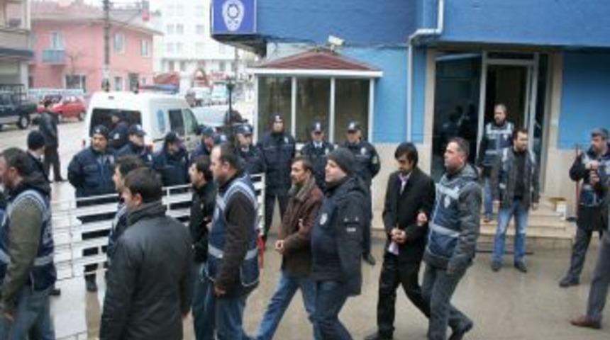 Uyuşturucu ka&ccedil;ak&ccedil;ılarına şafak operasyonu: 21 kişi g&ouml;zaltında