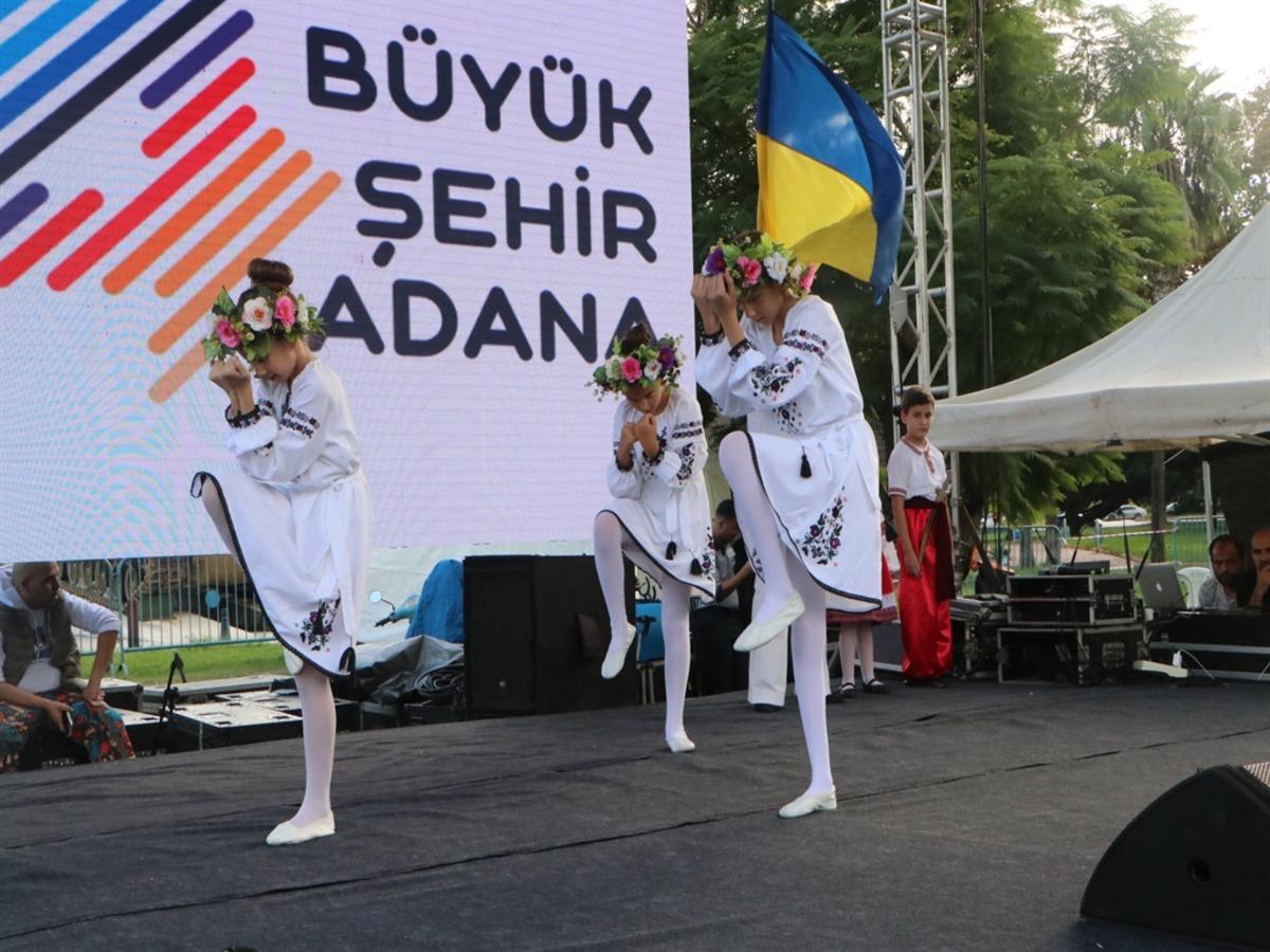 Ukraynalıların gösterileri Adana Gençlik ve Kültür Şenliği’ne renk kattı 1