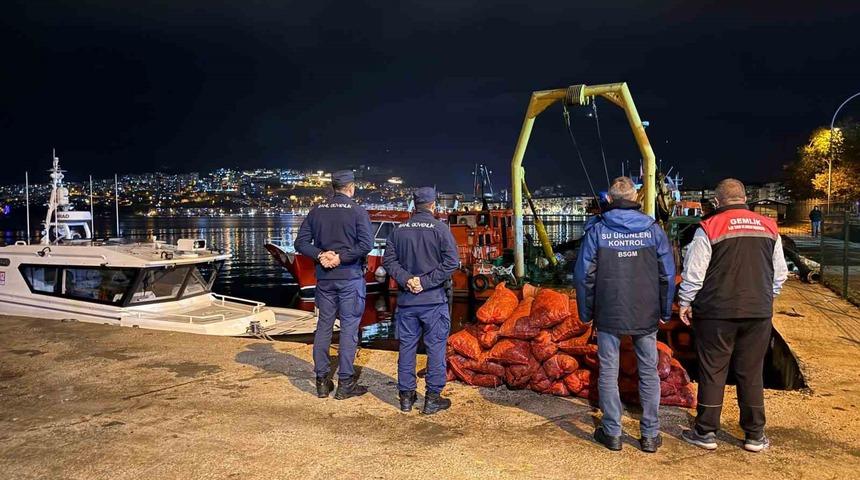 Bursa’da kaçak midye avcılığı denetimi