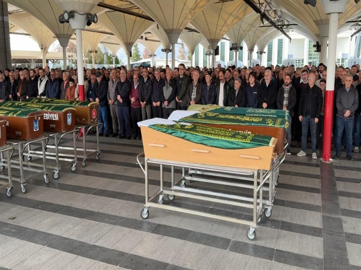 Eski eşi tarafından öldürülen kadın toprağa verildi 1