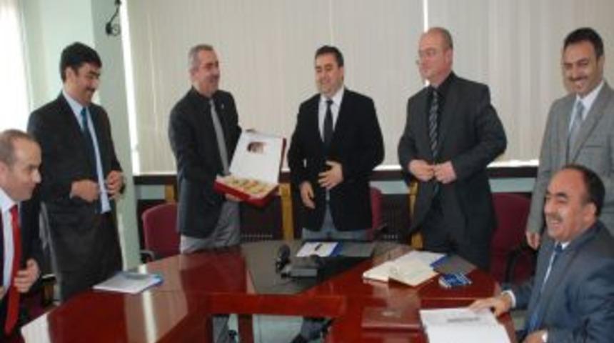 Toplu s&ouml;zleşme g&ouml;r&uuml;şmeleri 'tatlı' başladı