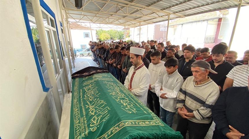 Eski sevgilisinin başından vurarak öldürdüğü Kumsal, toprağa verildi