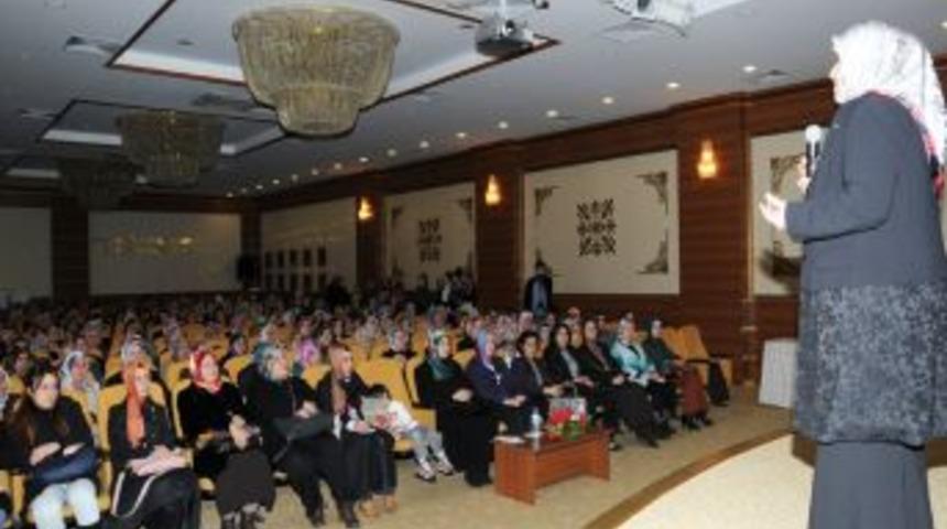 Pursaklar’da kadınlara “Mutlu Hayatın Sırları” anlatıldı