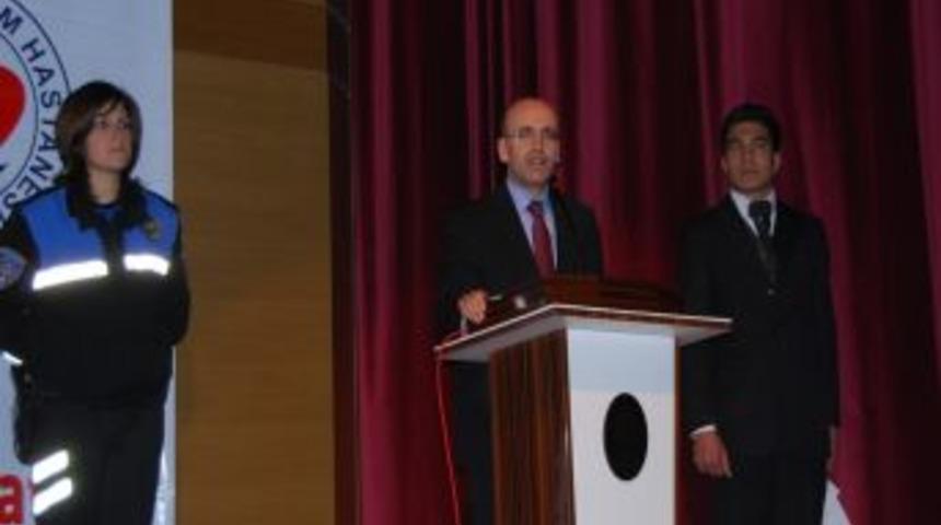 Batman'da polis T&uuml;rk&ccedil;e ve K&uuml;rt&ccedil;e sunum yaptı