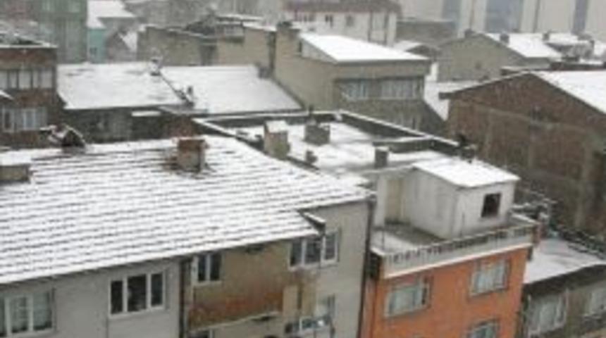 Bursalılar, sabah kar s&uuml;rpriziyle uyandı, 88 k&ouml;y yolu ulaşıma kapandı