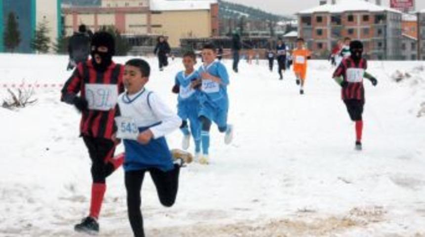 Kros Grup Birinciliği i&ccedil;in -10 derecede koştular