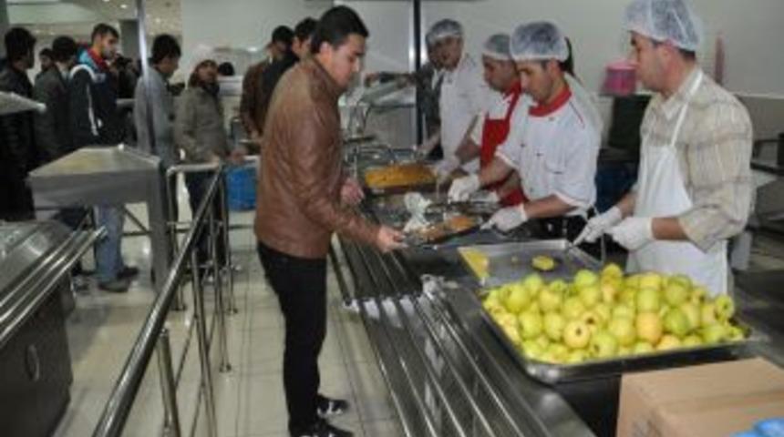 &Uuml;niversitenin akşam yemeği uygulaması &ouml;ğrencileri memnun etti