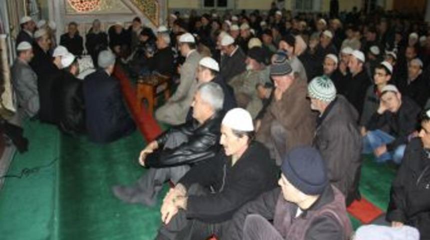 Rizeli şehit Onbaşı Metin &Ccedil;etin i&ccedil;in k&ouml;y&uuml;nde mevlit okutuldu