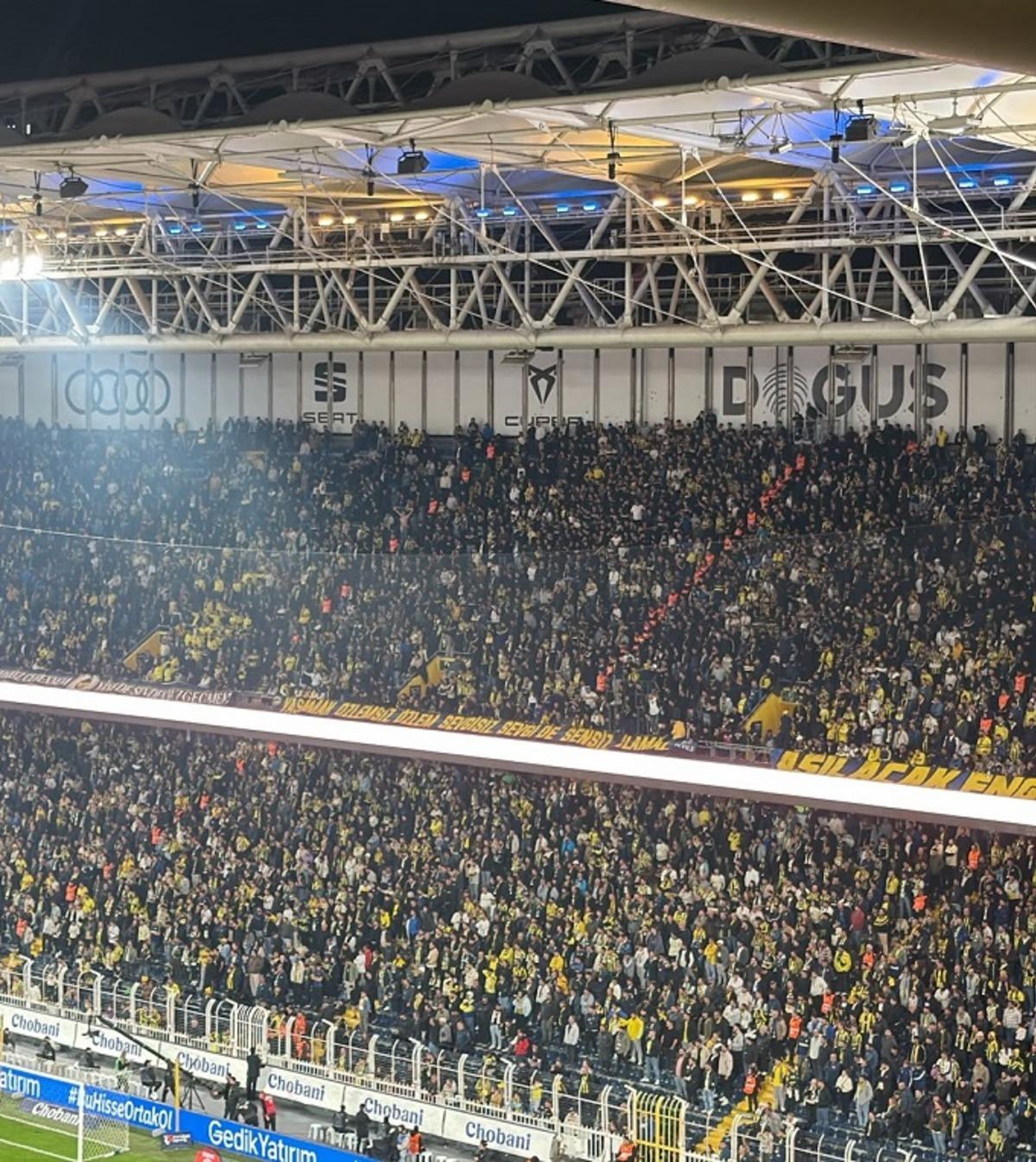 G&ouml;ztepe yenilgisi bardağı taşırdı! Fenerbah&ccedil;e de taraftardan olay tepki:  Y&ouml;netim istifa  1