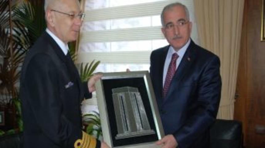 Oramiral Bilgel, &Ccedil;anakkale Valisi Vali Tuna&rsquo;yı ziyaret etti