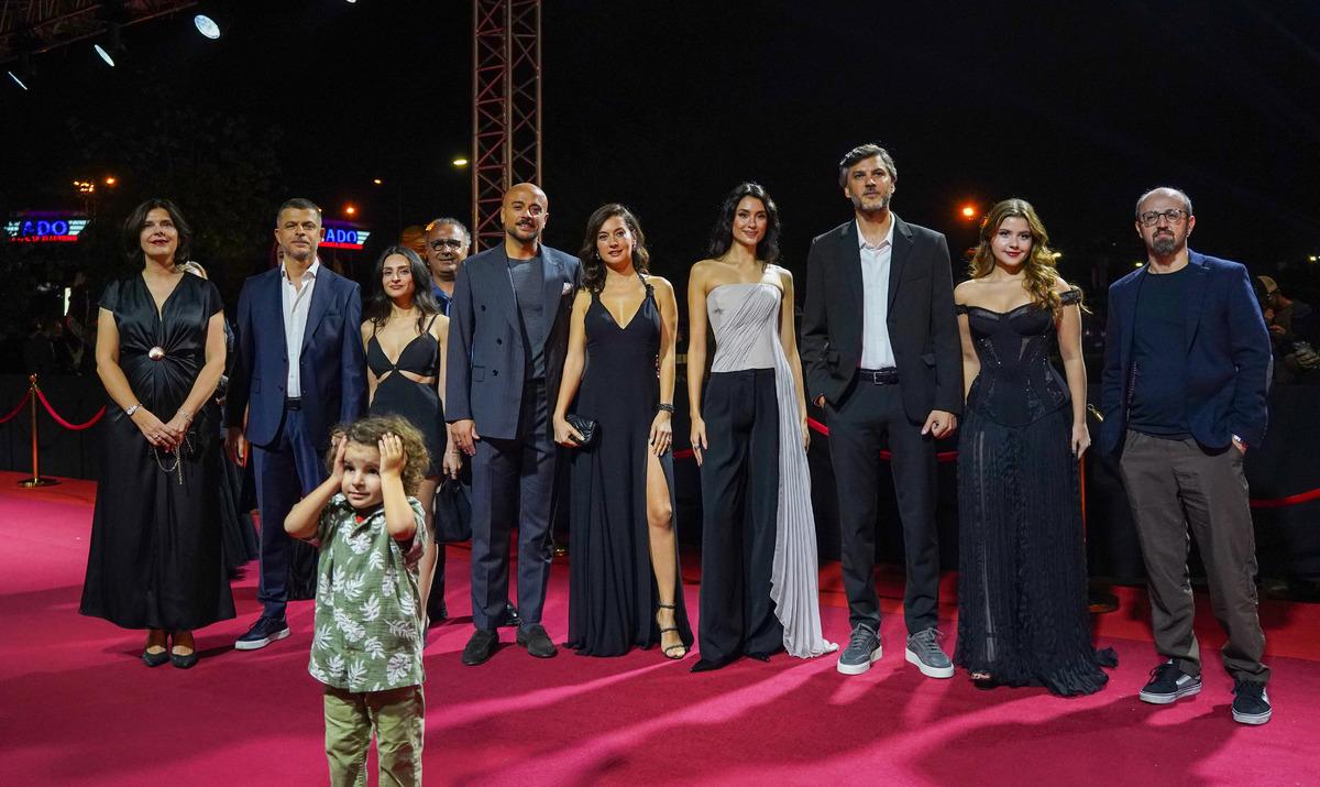 Altın Portakal’ın kırmızı halısında şıklık yarışı 1