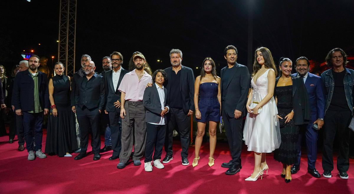 Altın Portakal’ın kırmızı halısında şıklık yarışı 4
