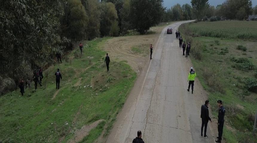 6 gündür kayıp olan Emrah, özel eğitimli köpekler ve dronla aranıyor