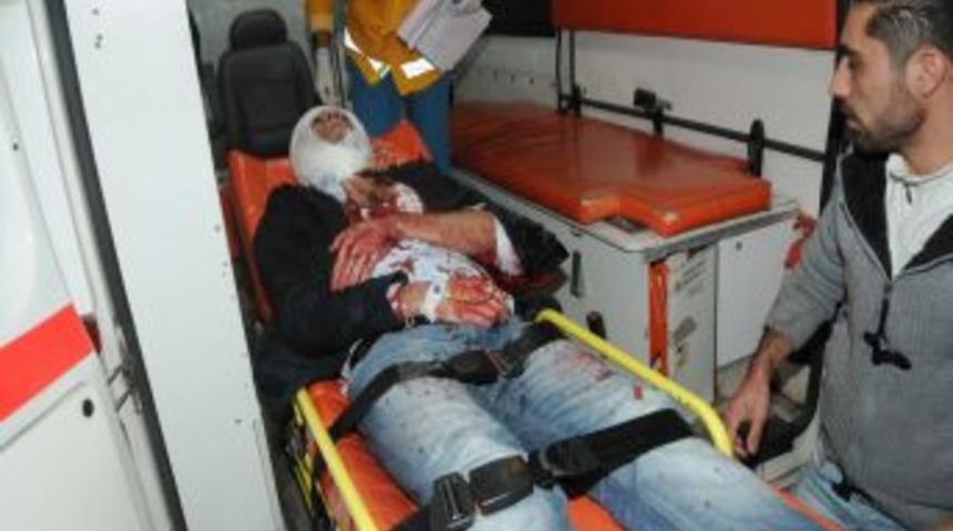 İzmir'de iki kişi bı&ccedil;aklanarak ağır yaralandı