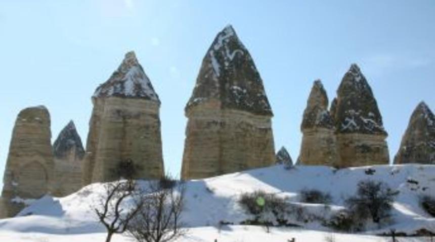 Peri bacaları beyaza b&uuml;r&uuml;nd&uuml;