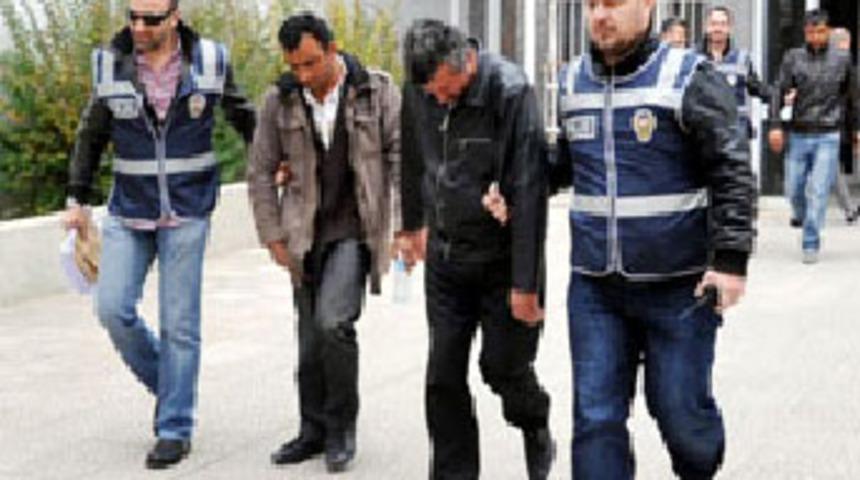 Cinlerine adam dövdürtmüş