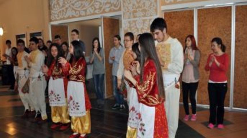 &Ouml;ğrenciler, k&uuml;lt&uuml;rler arası &ccedil;alışma yaptı