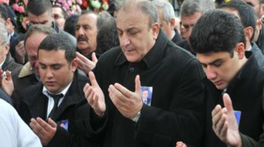 Oktay Vural, Tanrıverdi'nin cenazesinde g&ouml;zyaşlarını tutamadı