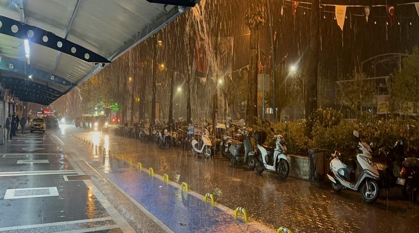 Meteoroloji uyarmıştı: Marmaris’te sağanak etkili oldu