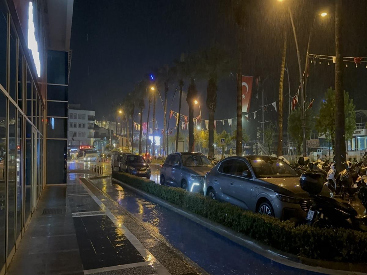 Meteoroloji uyarmıştı: Marmaris’te sağanak etkili oldu 1