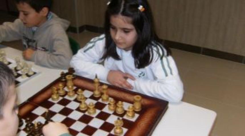 Minikler, santran&ccedil; turnuvasında ter d&ouml;kt&uuml;