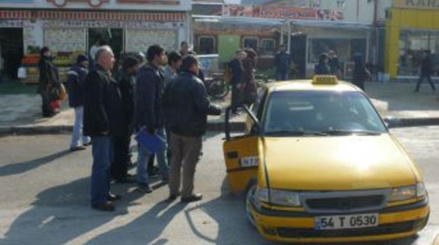 Cip ile ticari taksi &ccedil;arpıştı: 3 yaralı