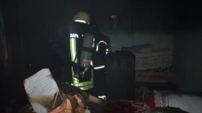 Bafra’da iki katlı evde çıkan yangın korkuttu