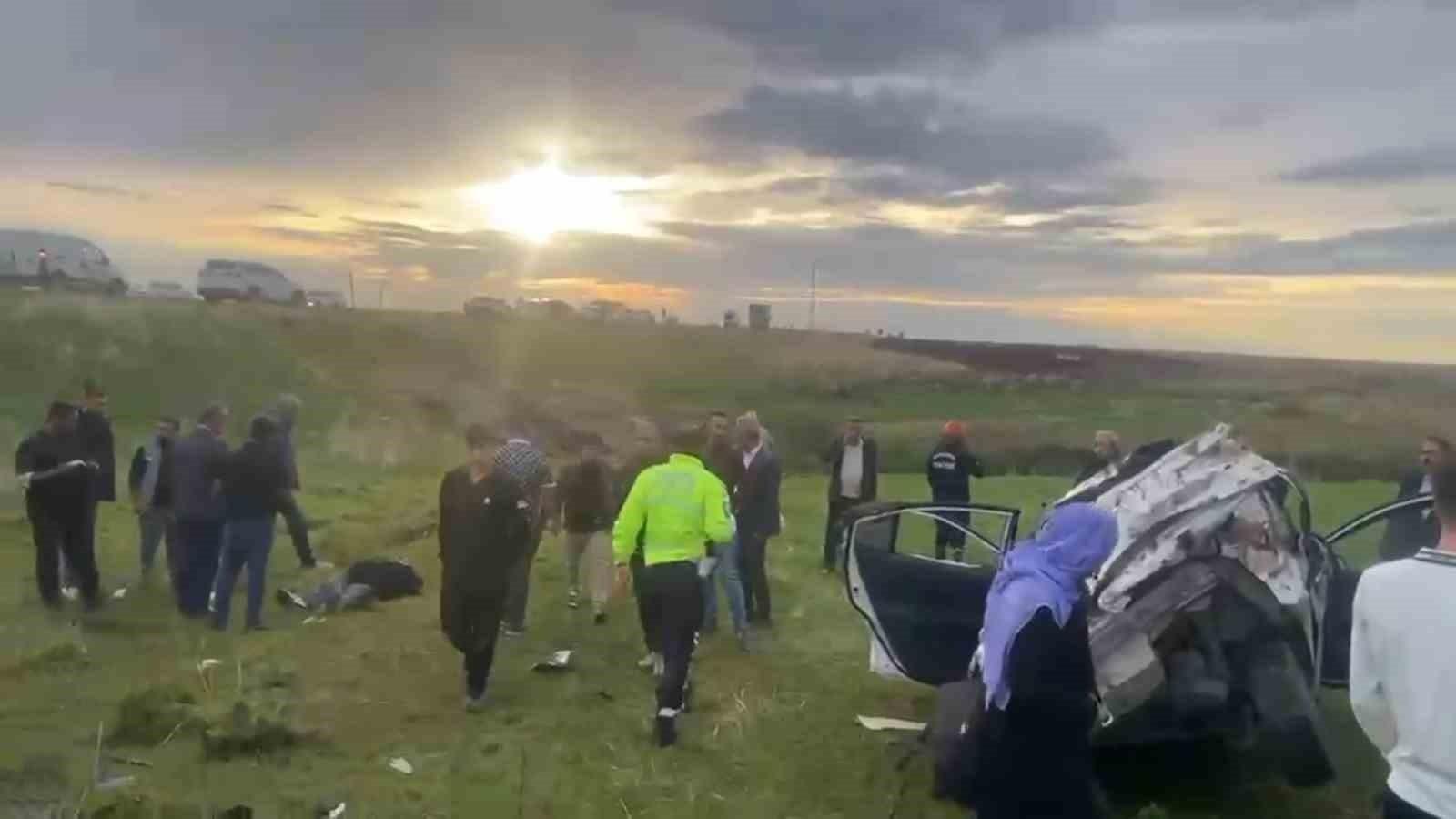 Şanlıurfa’da otomobil şarampole uçtu! Ölü ve yaralılar var