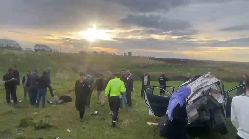 Şanlıurfa’da otomobil şarampole uçtu! Ölü ve yaralılar var