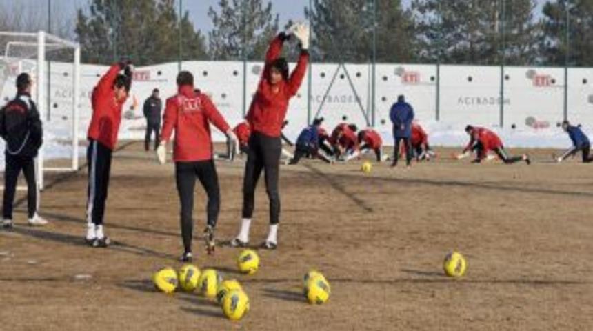 Eskişehirspor, Fenerbah&ccedil;e ma&ccedil;ı hazırlıklarına başladı