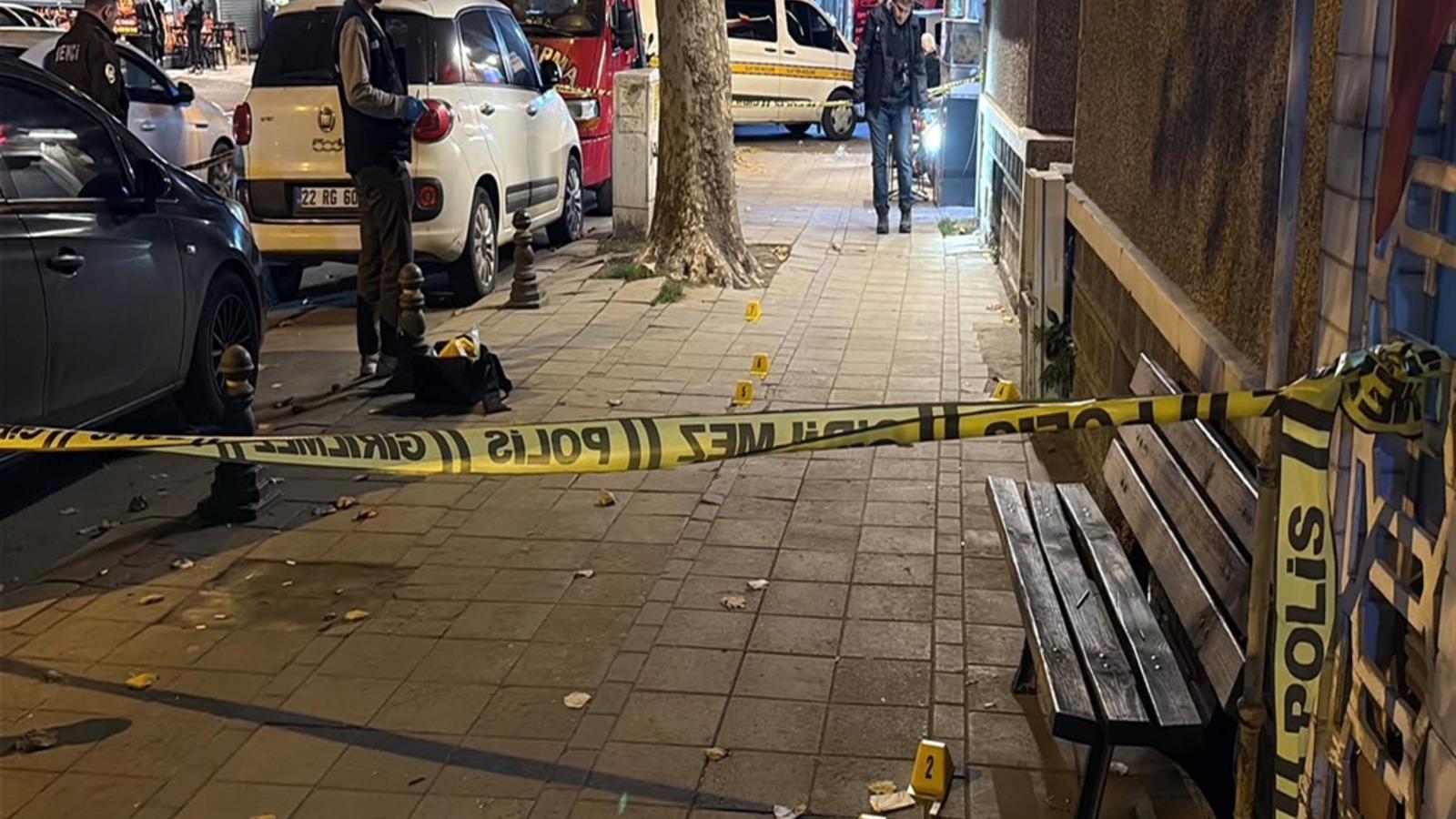 Kaldırımda yürürken motosiktetten açılan ateşle yaralandı