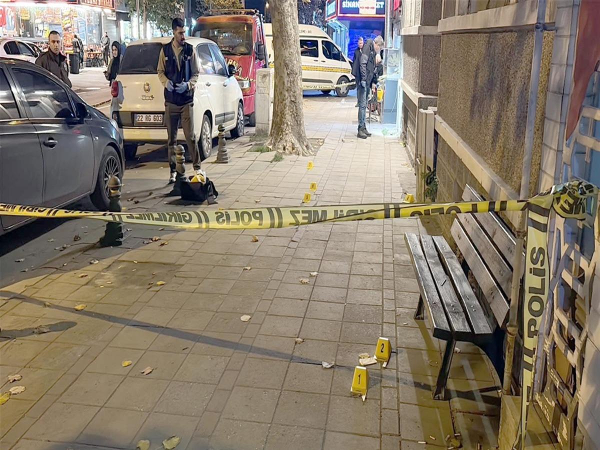 Kaldırımda yürürken motosiktetten açılan ateşle yaralandı 1