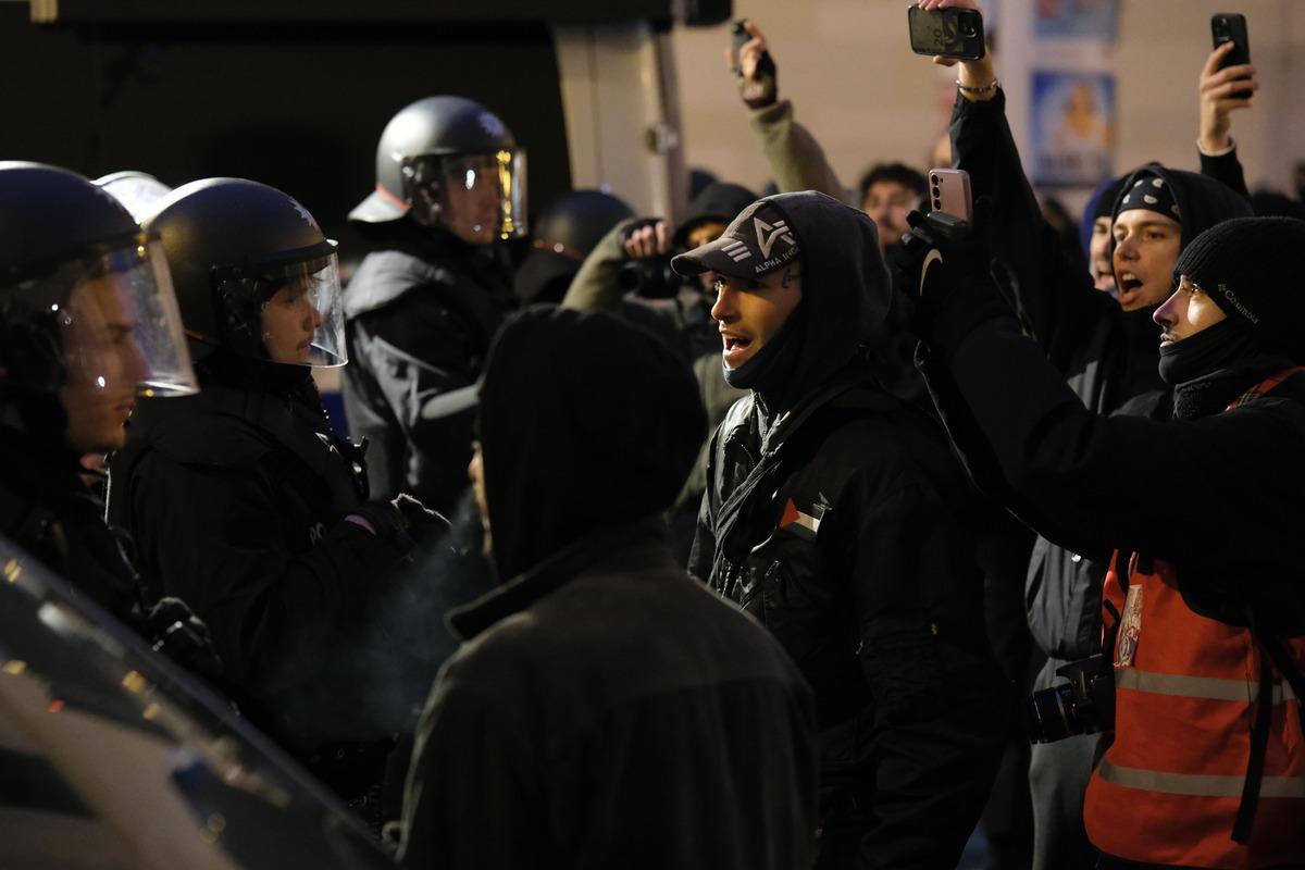Almanya da gençler sosyal harcamalardaki kesintileri ve zorunlu askerlik düzenlemesini protesto etti 5