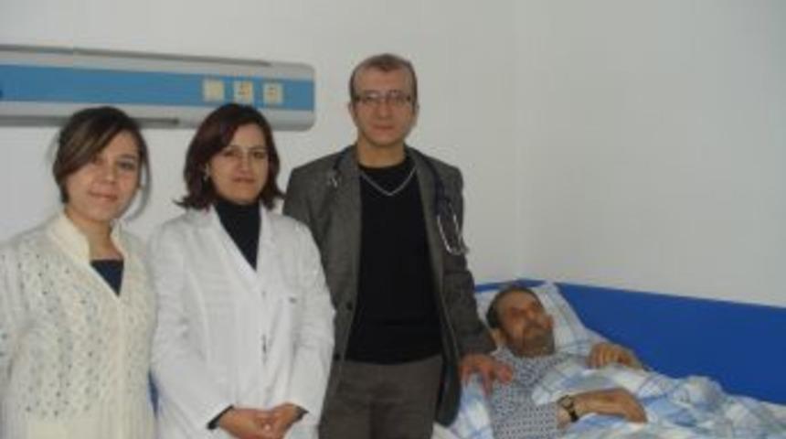 Bacağından alınan damarlarla tıkanan kalp damarı değiştirildi