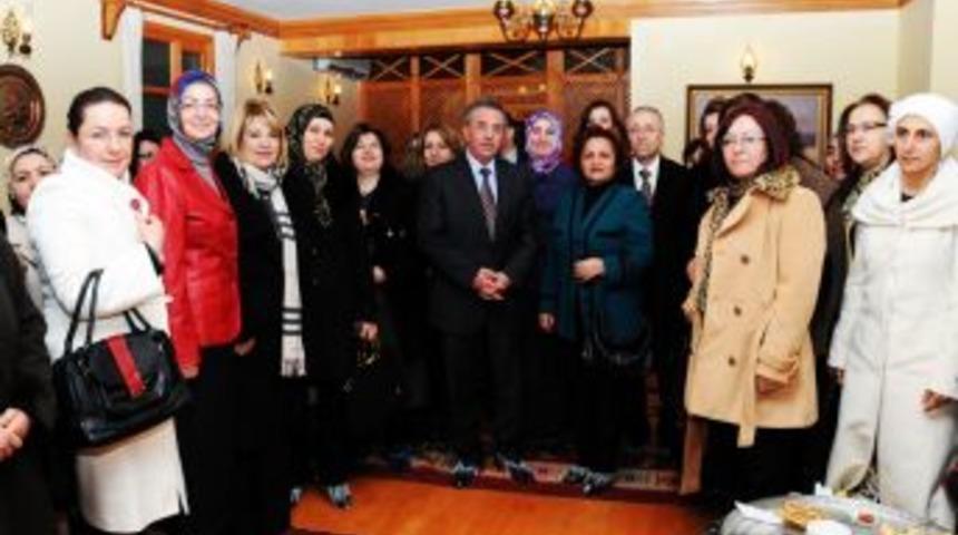 Vali Y&uuml;ksel&rsquo;in eşi Emine Y&uuml;ksel, Dede Torun Evi&rsquo;ne konuk oldu