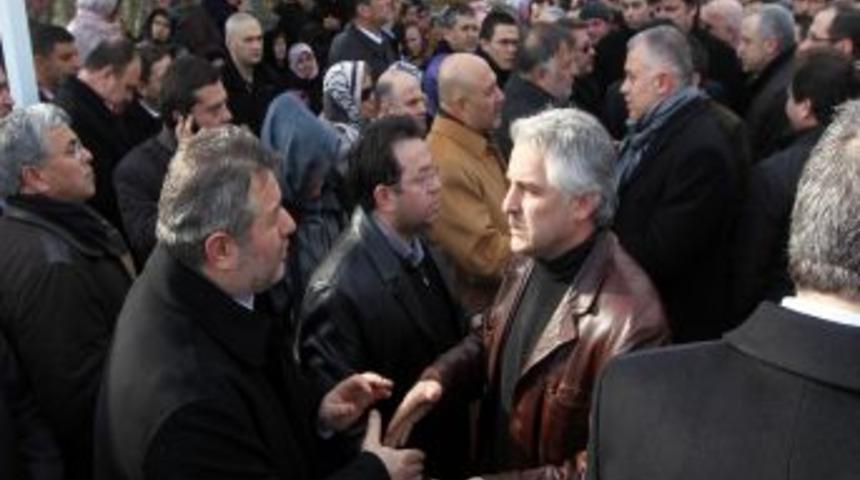 Hacı Mustafa G&uuml;ll&uuml; dualarla uğurlandı