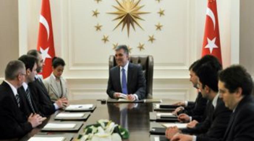 Cumhurbaşkanı G&uuml;l, b&uuml;y&uuml;kel&ccedil;ileri kabul etti