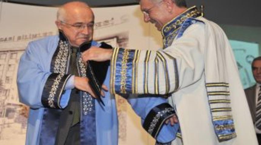 &Ccedil;i&ccedil;ek: Sorunları mahkeme yerine diyalogla &ccedil;&ouml;zmemiz daha kalıcıdır