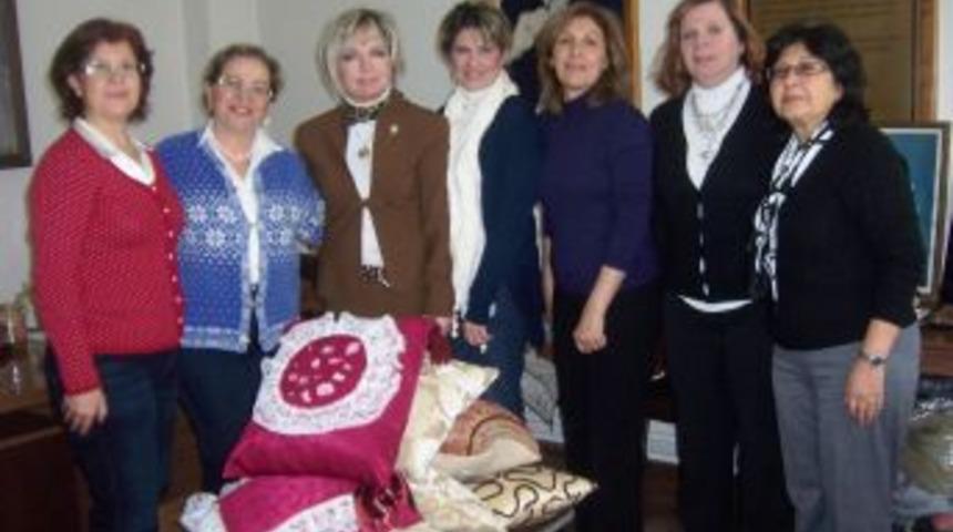 Sevgi yastıkları &ouml;ğrencilere burs olacak