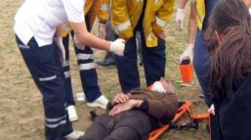 Lastiği patlayan pikap takla attı: 1 yaralı