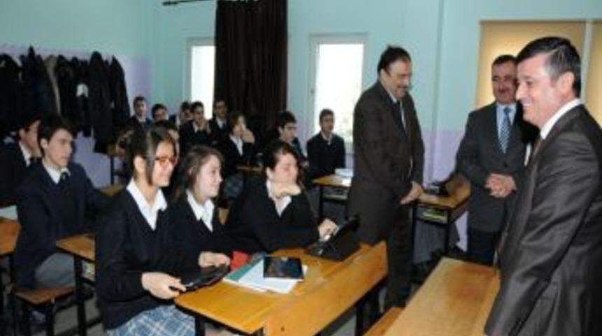 Balıkesir Valisi Arslan, FATİH Projesi ile ders dinledi