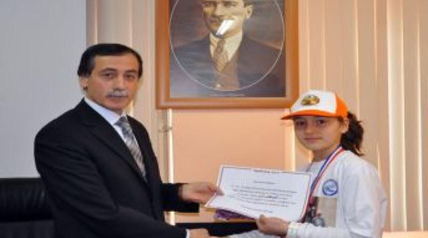 Robot turnuvasına katılan Samsunlu &ouml;ğrenciler &ouml;d&uuml;lle d&ouml;nd&uuml;