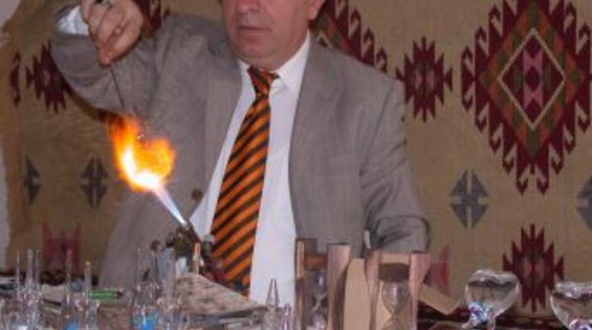 &Ccedil;ağrı Koleji &ouml;ğrencileri cam &uuml;fleme sanatını ustasından &ouml;ğrendi