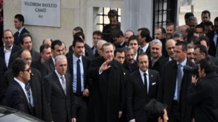 Başbakan Erdoğan Cuma Namazını &Ccedil;engelk&ouml;y Yıldırım Bayezid Camii'nde kıldı