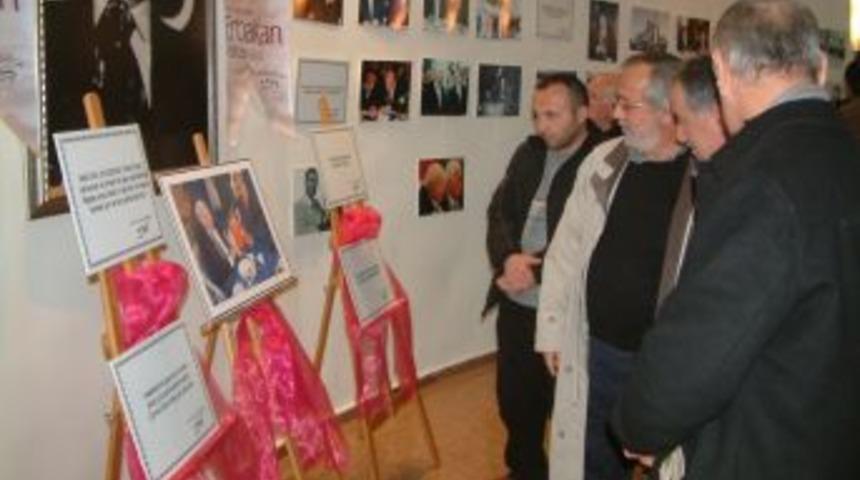 Erbakan resim sergisi ile anıldı