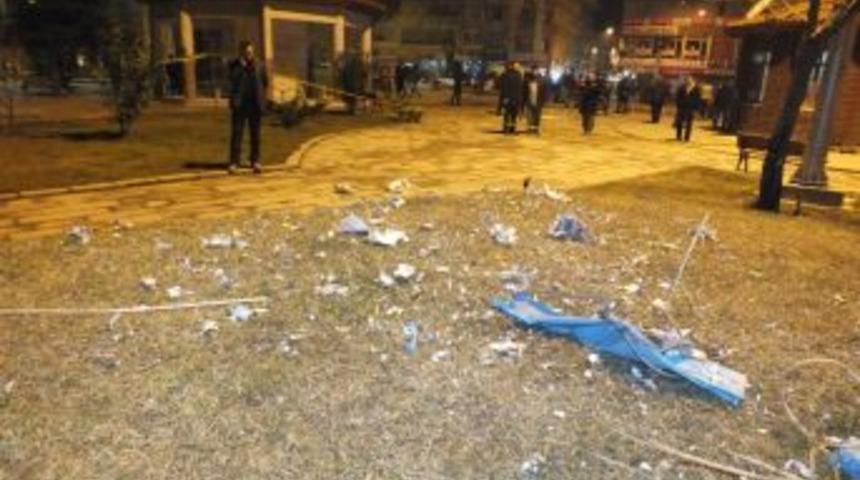 Cami bah&ccedil;esine bırakılan &ccedil;anta, f&uuml;nye ile patlatıldı