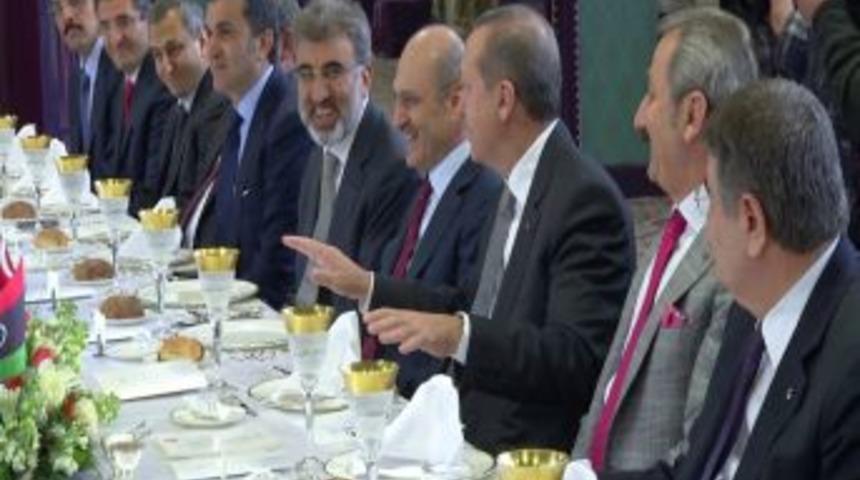 Başbakan Erdoğan, Libya heyetiyle &ccedil;alışma yemeğinde buluştu